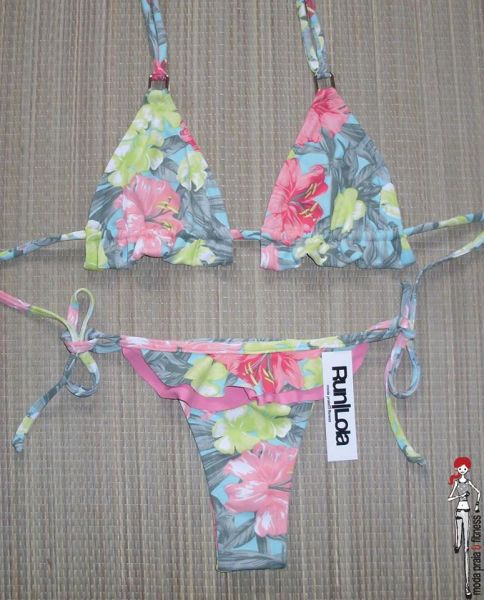 Bojo com peça e tanga com faixa florida