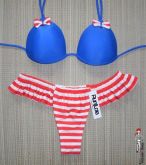 Cortininha com bojo azul e lacinho e tanga com babado náutic